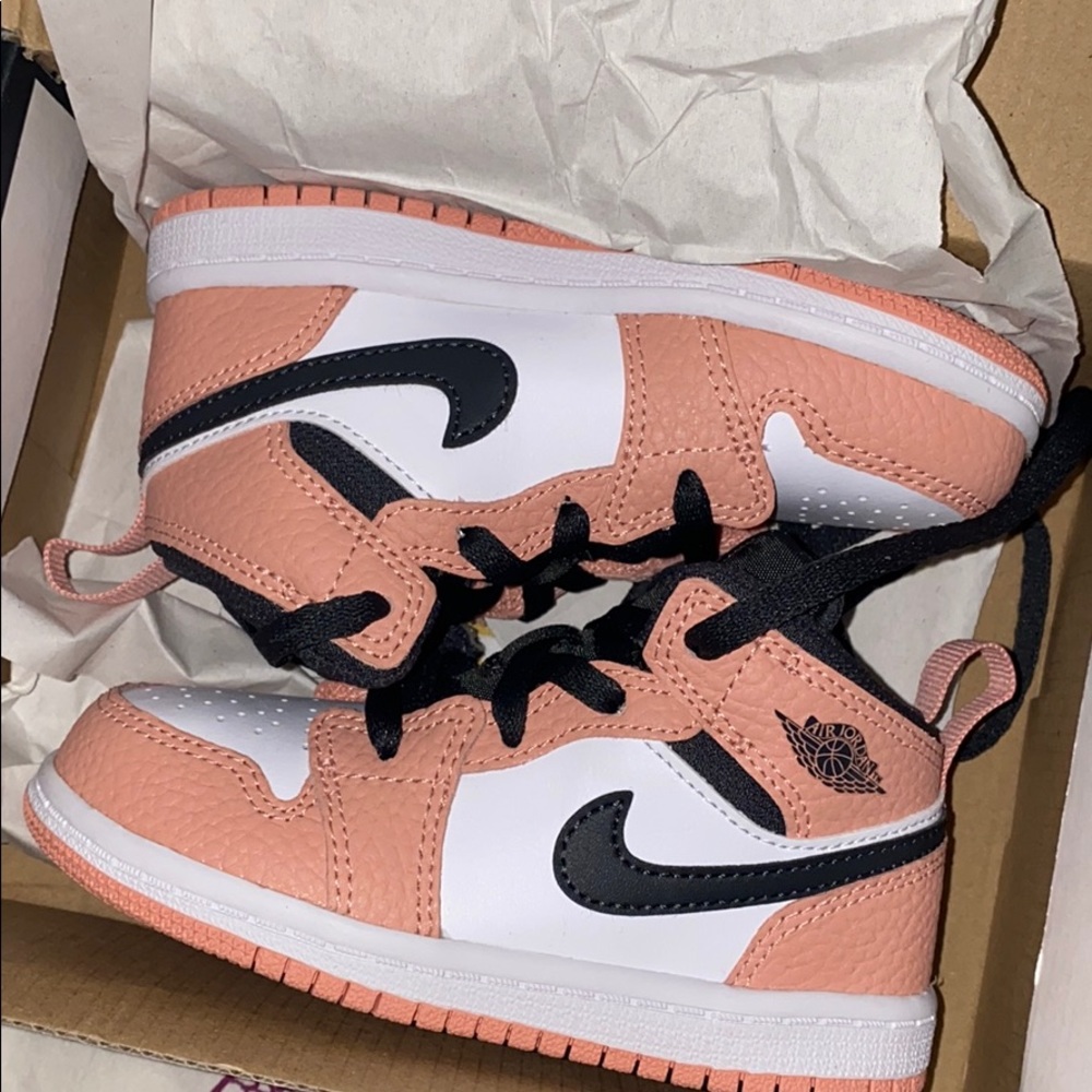 Jordan 1 Mid (TD).  Sneakers are Toddlers size!!!